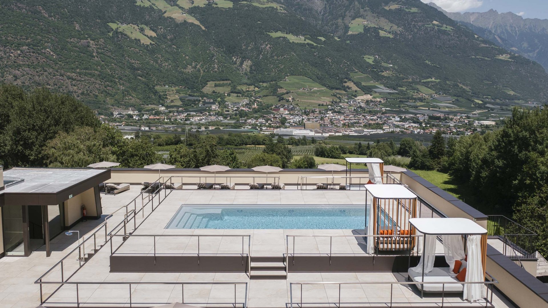 Ferienwohnung in Südtirol: mit Pool & Dachterrasse